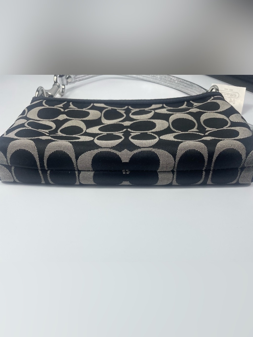 Coach Poppy Signature Large Wristlet NWT - Picture 6 of 14